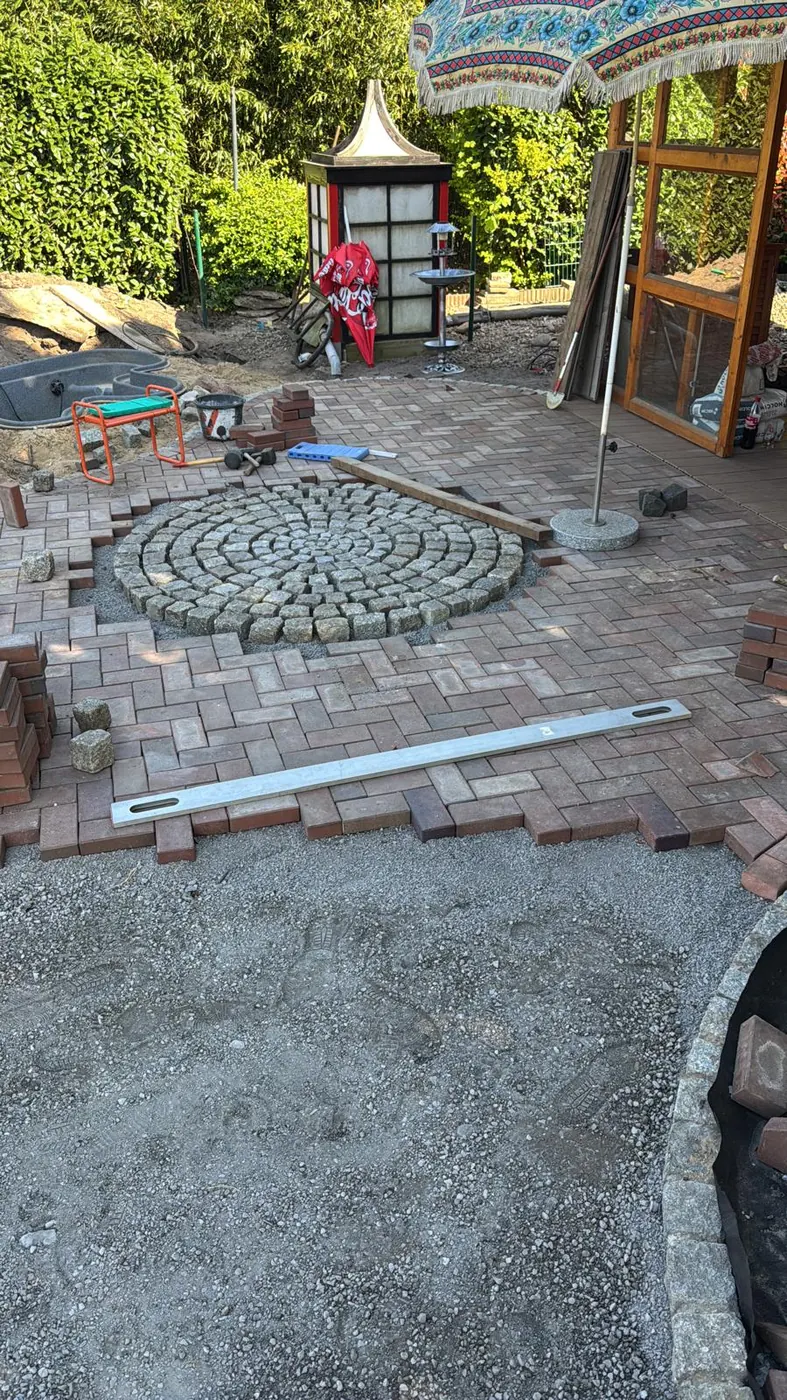 Gartenbereich vor der Fertigstellung